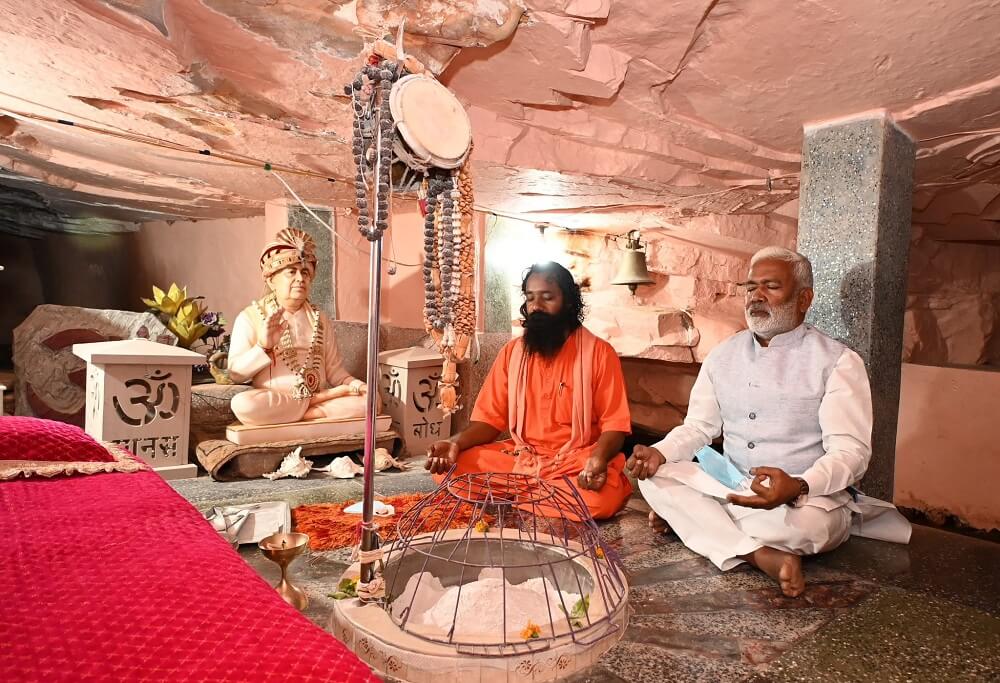 Minister SwatantraDev Singh inaugurated several schemes after visiting Lord Kamtanathji in Chitrakoot