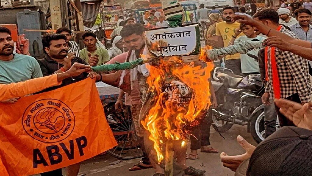 Anger against Pahalgam attack in Banda, from candle march to effigy burning
