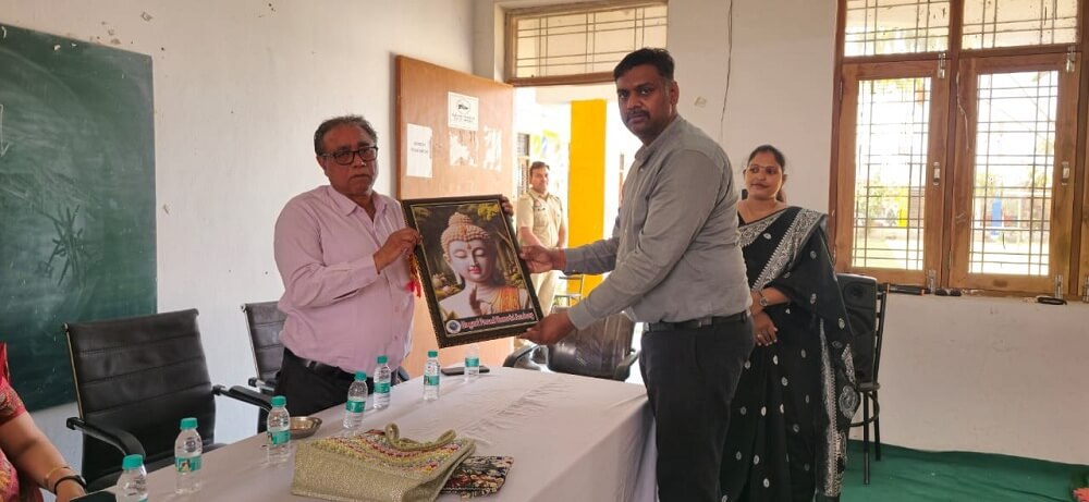 Banda: Distribution of gifts and prasad to school children on Durga Ashtami