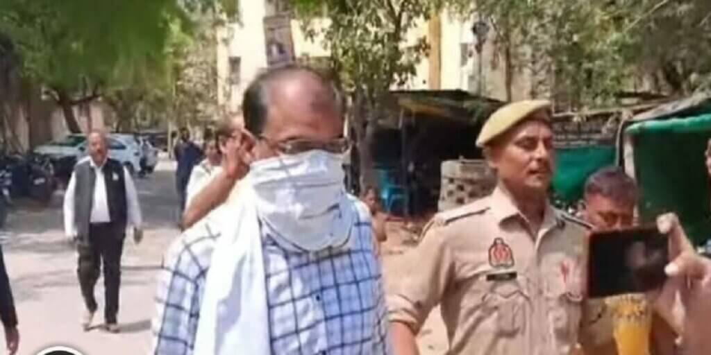 Banda police fails again, rape accused Ashish Agarwal also surrenders in court