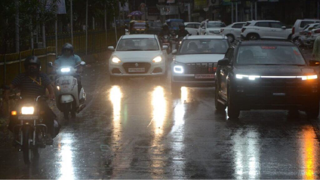 Heavy rain in Lucknow-Kanpur, hail also fell-mercury dropped- weather became pleasant
