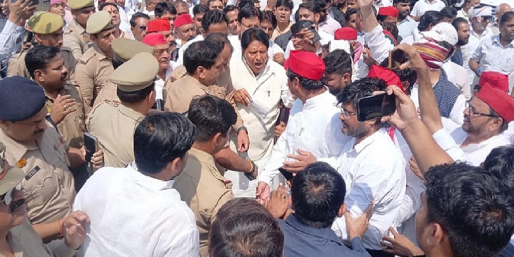 SP MP Ramjilal Suman attacked by Karni Sena again