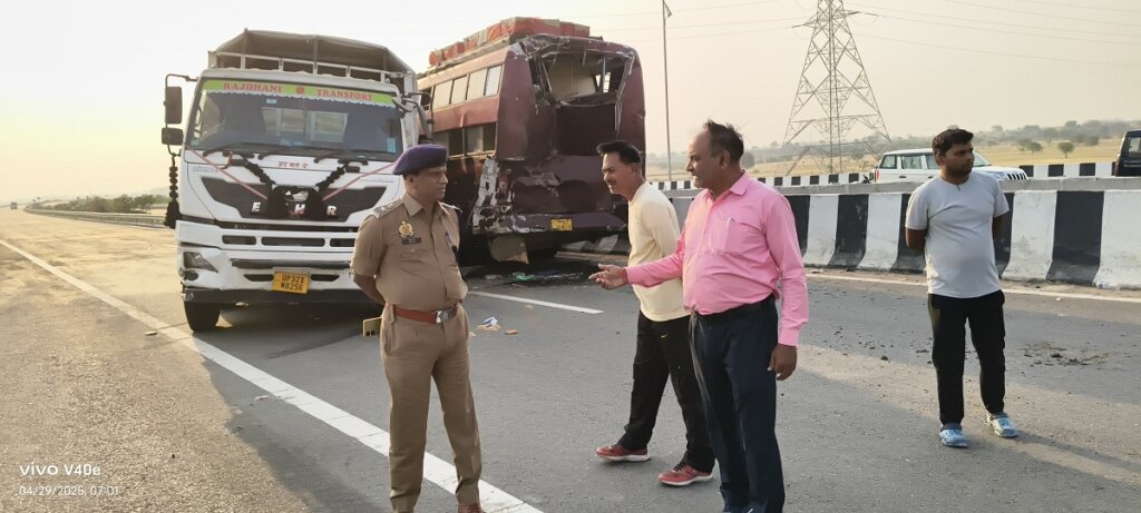 Breaking: Accident on Bundelkhand Expressway in Banda, one dead 