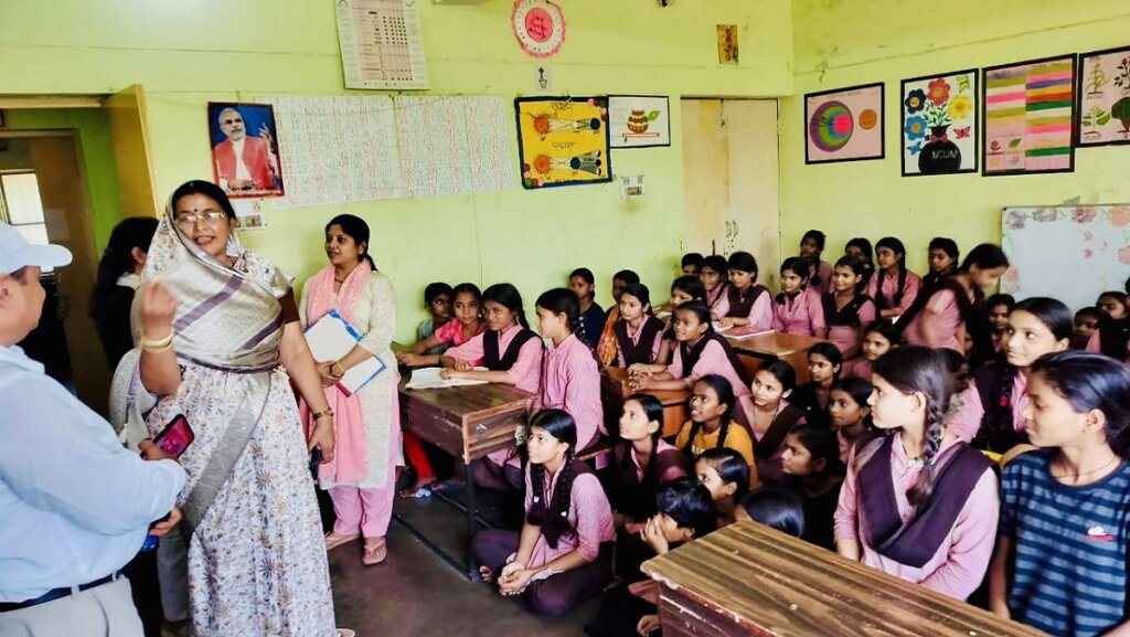 Women commission member heard problems in Banda