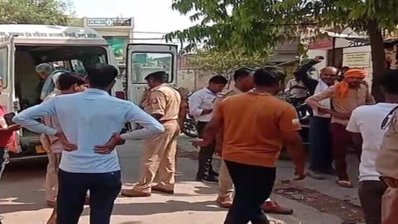 बांदा में अनियंत्रित बस पेड़ से टकराई, 14 यात्री घायल-5 रेफर 
