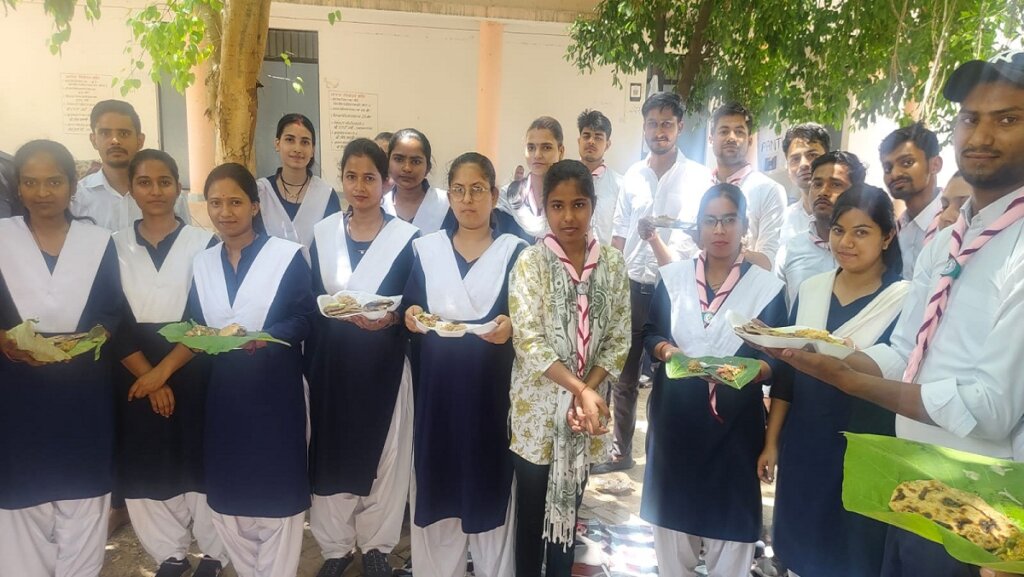 Scouts/Guides learned to cook without utensils and got many trainings in Banda Diet 