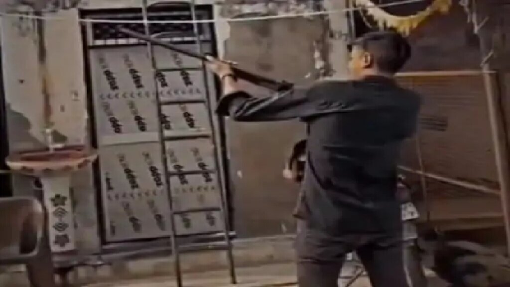 Video of firing from illegal gun goes viral in Banda