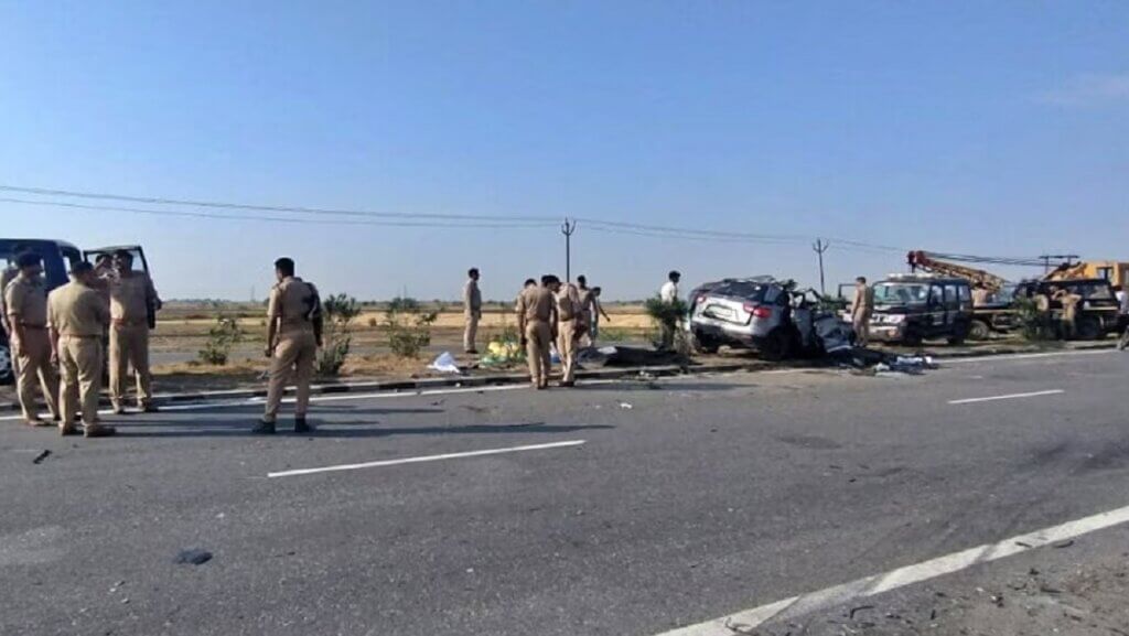 Tragic accident in Jalaun five people of same family died, three injured