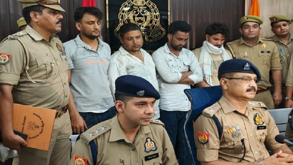 In Moradabad police fed smugglers and took out gold worth Rs 1 crore their stomachs