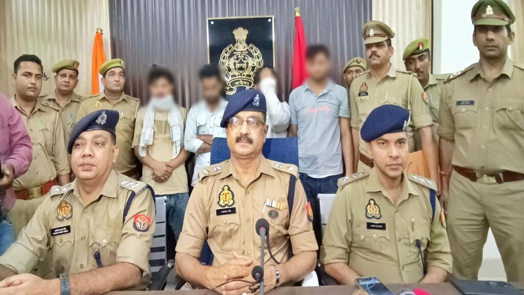 In Moradabad police fed smugglers and took out gold worth Rs 1 crore their stomachs