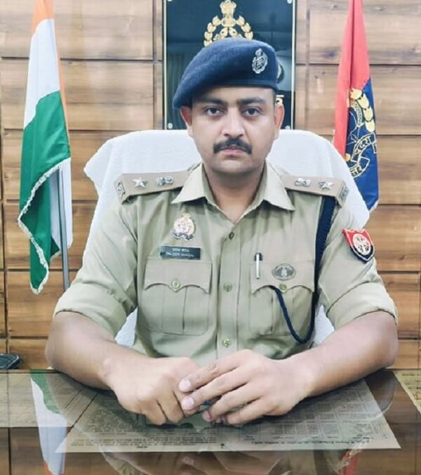 Encounter just happened in Banda-criminal injured by police bullet