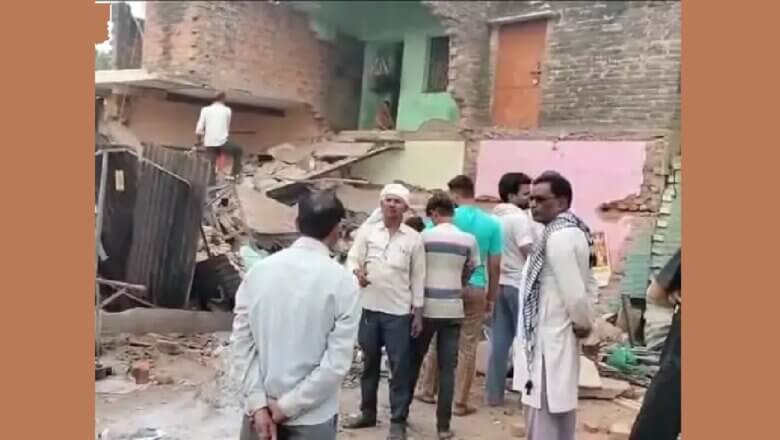 बांदा में ओवरलोड बालू लदा ट्रक घर में घुसा, एक की मौके पर मौत-दो घायल