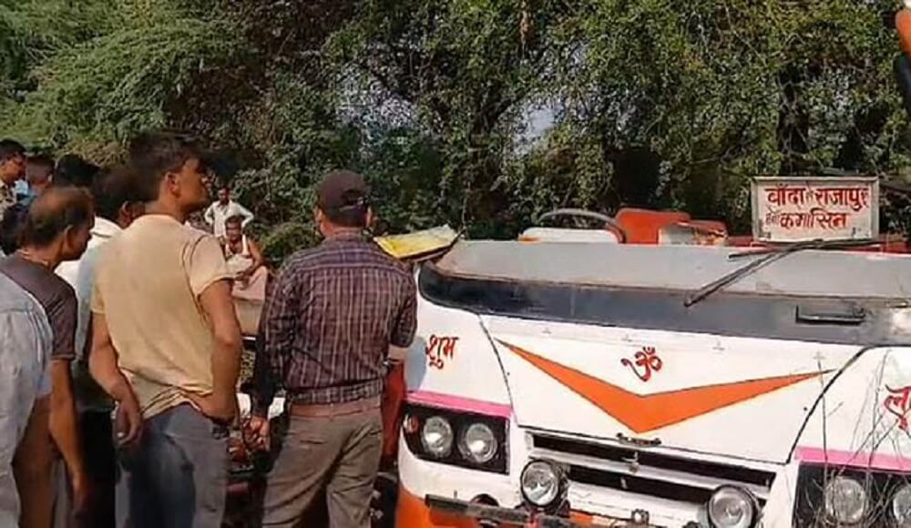13 passengers injured as bus going to Baberu overturns in Banda 