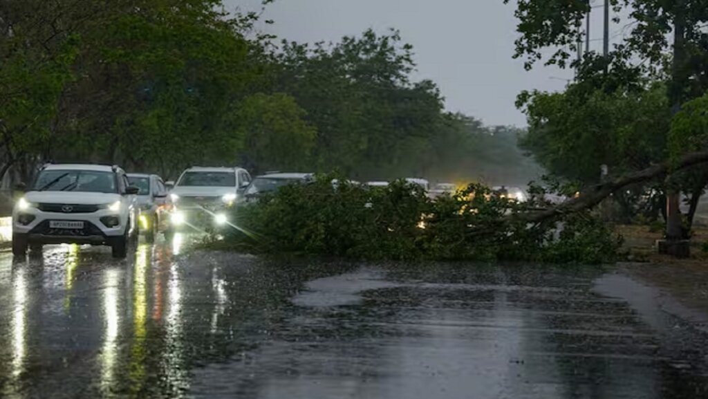 Storm and rain came as disaster in Uttar Pradesh late at night