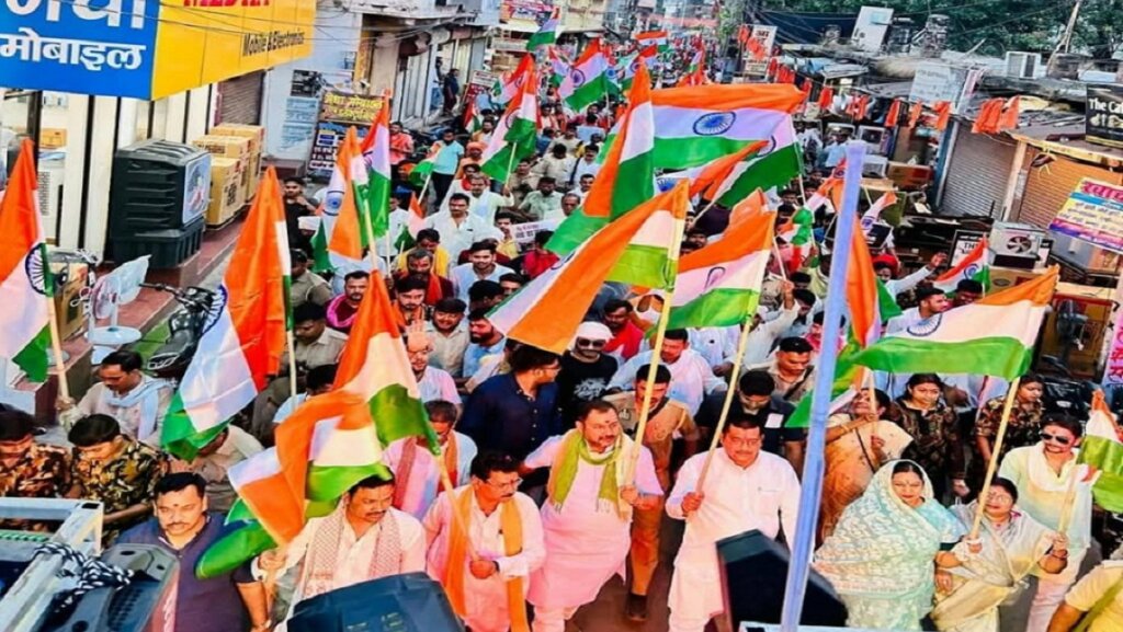 Public representatives led 'Bharat Shaurya TirangaYatra' in Banda