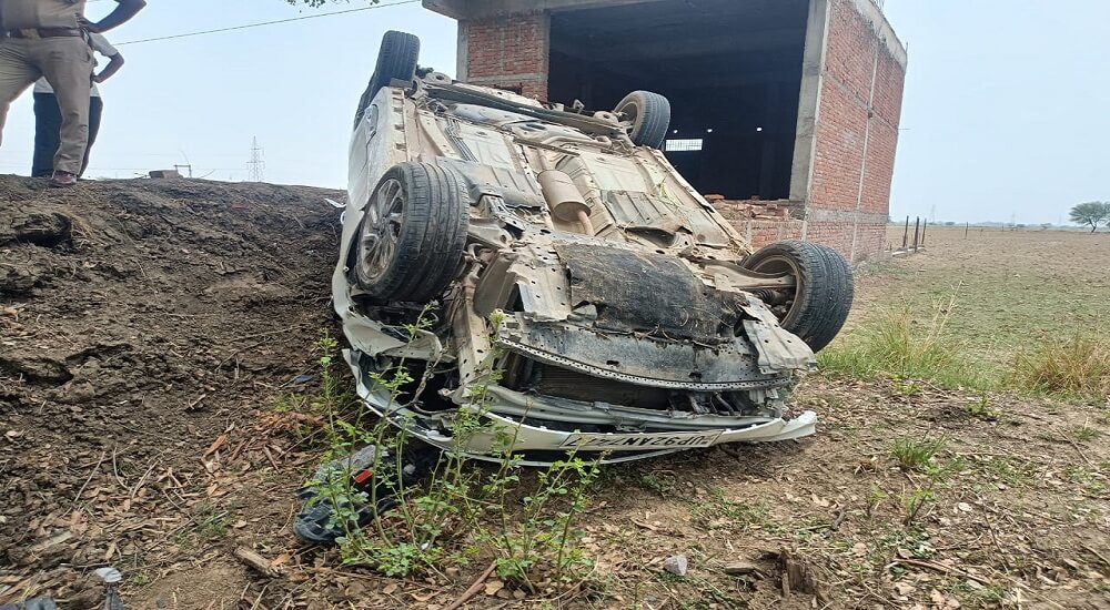 Breaking News: Car overturned after hitting bike-three people injured