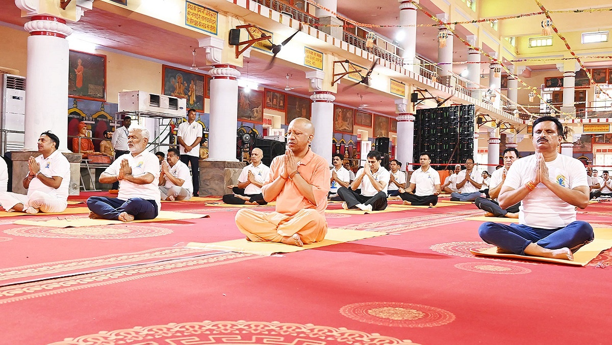CM Yogi did yoga in Gorakhpur and Deputy CM in Lucknow