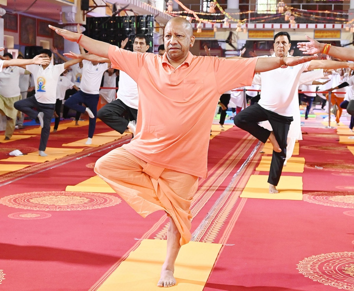 CM Yogi did yoga in Gorakhpur and Deputy CM in Lucknow
