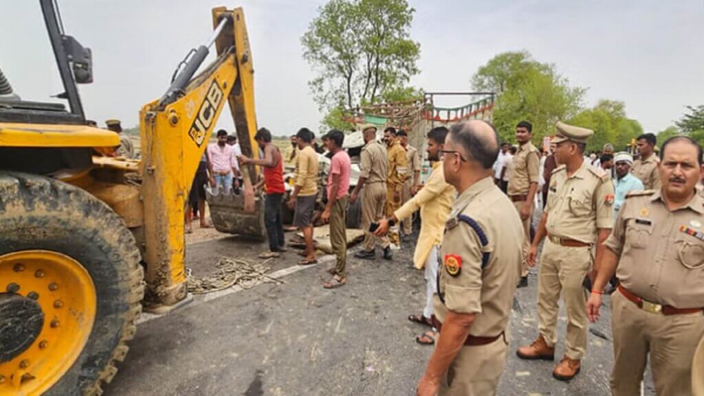 Major accident on Jhansi-Mirzapur highway, 5 dead and 6 injured 