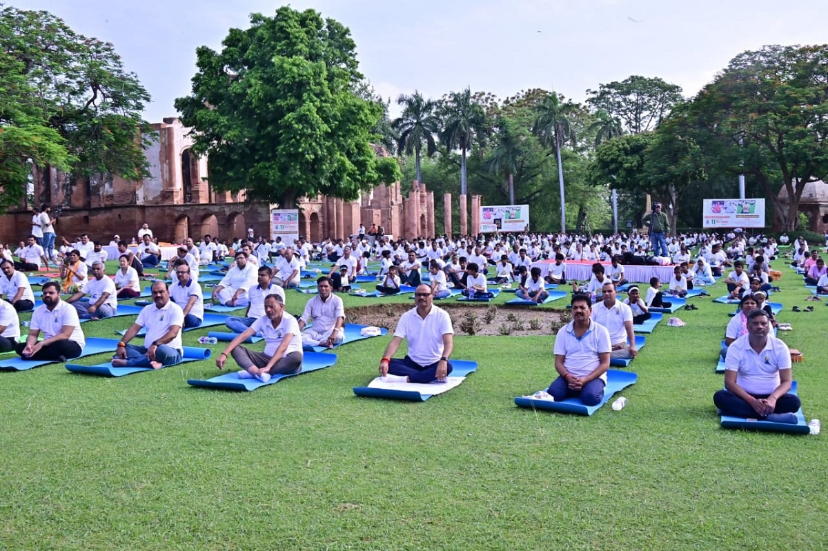 CM Yogi did yoga in Gorakhpur and Deputy CM in Lucknow
