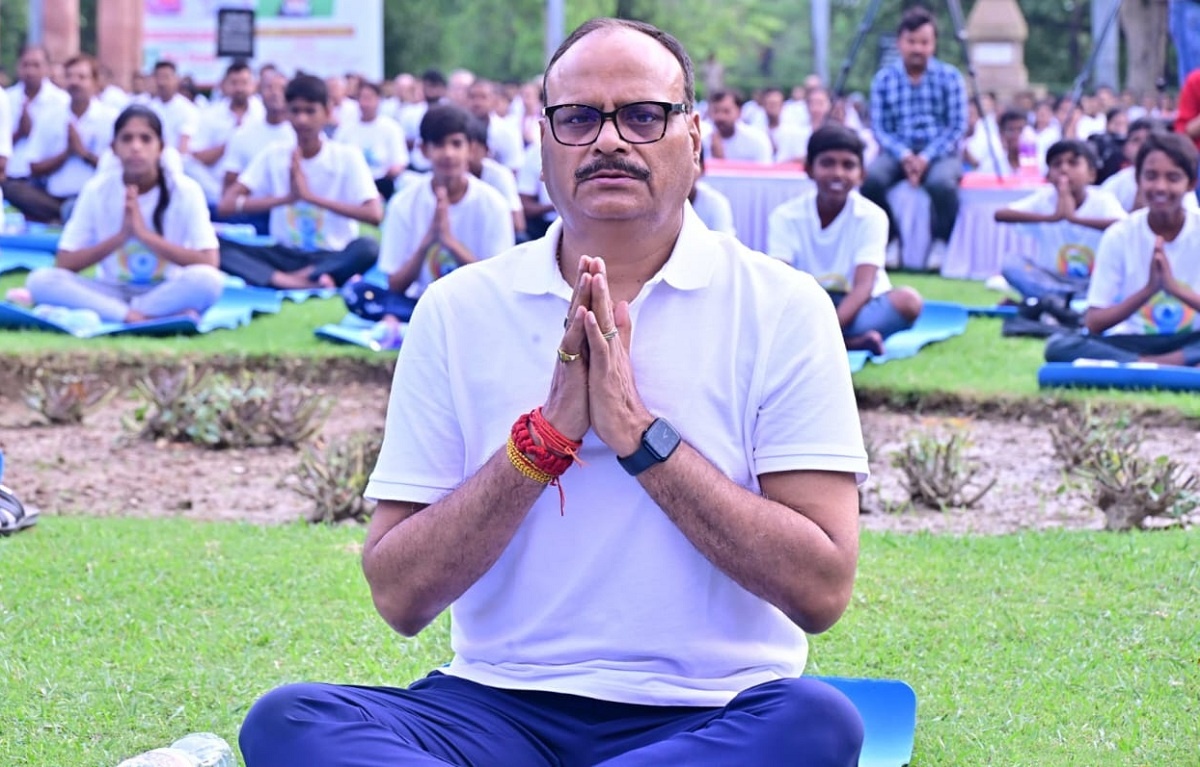 CM Yogi did yoga in Gorakhpur and Deputy CM in Lucknow