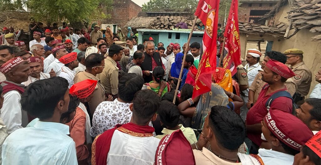 Banda: Minister Sanjay Nishad reached house of rape victim 3 year girl