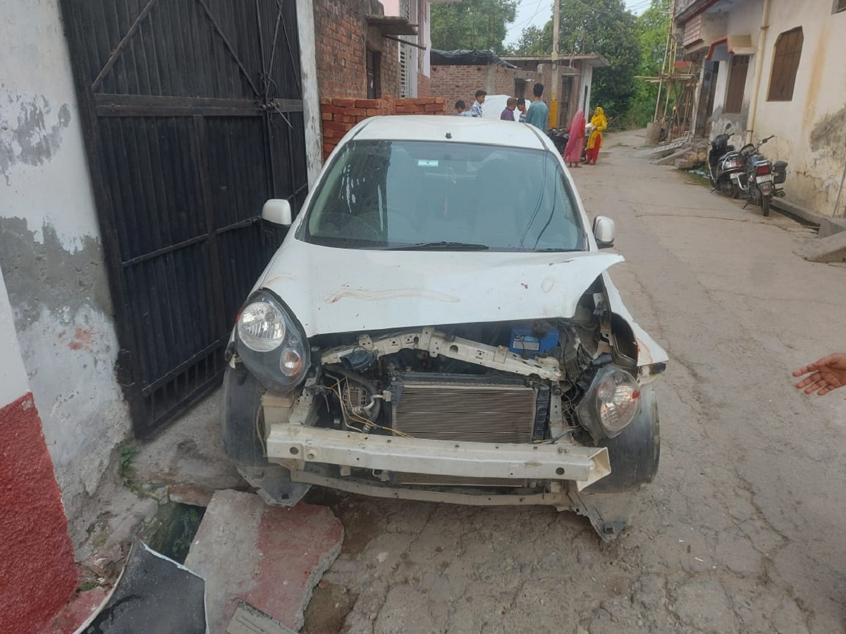 Nilgai entered Nagina city of Bijnor-knocked down one person and broke dozens of cars-bikes-died