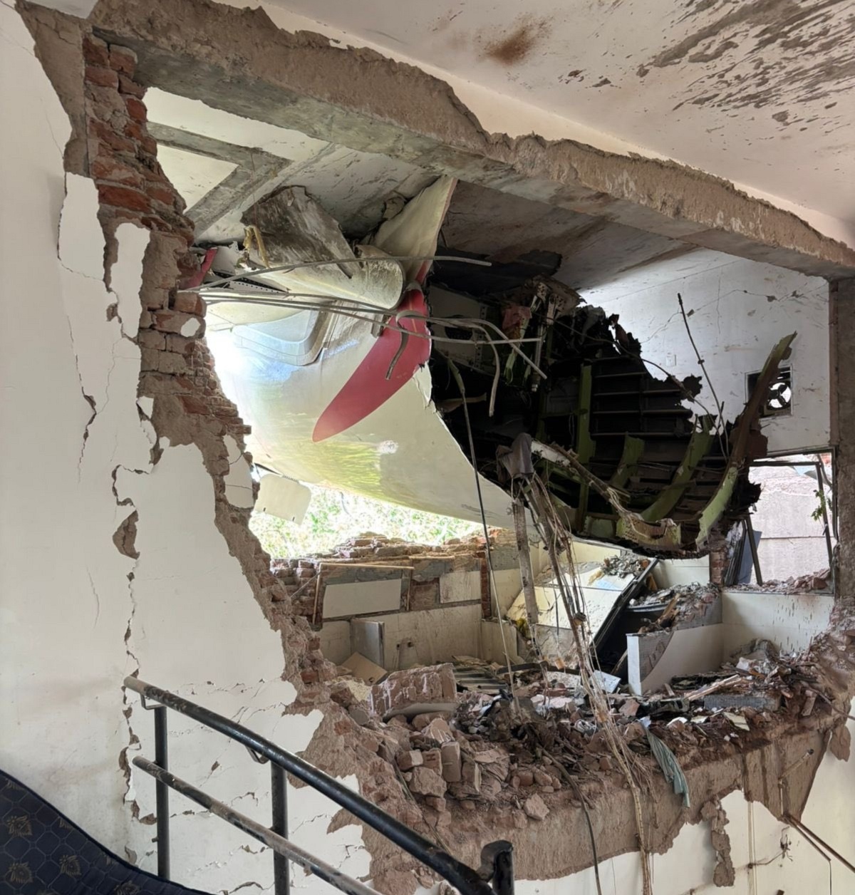 in Ahmedabad plane going to London crashed-242 passengers were on board