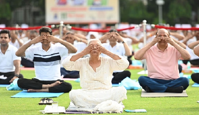 CM Yogi did yoga in Gorakhpur and Deputy CM in Lucknow