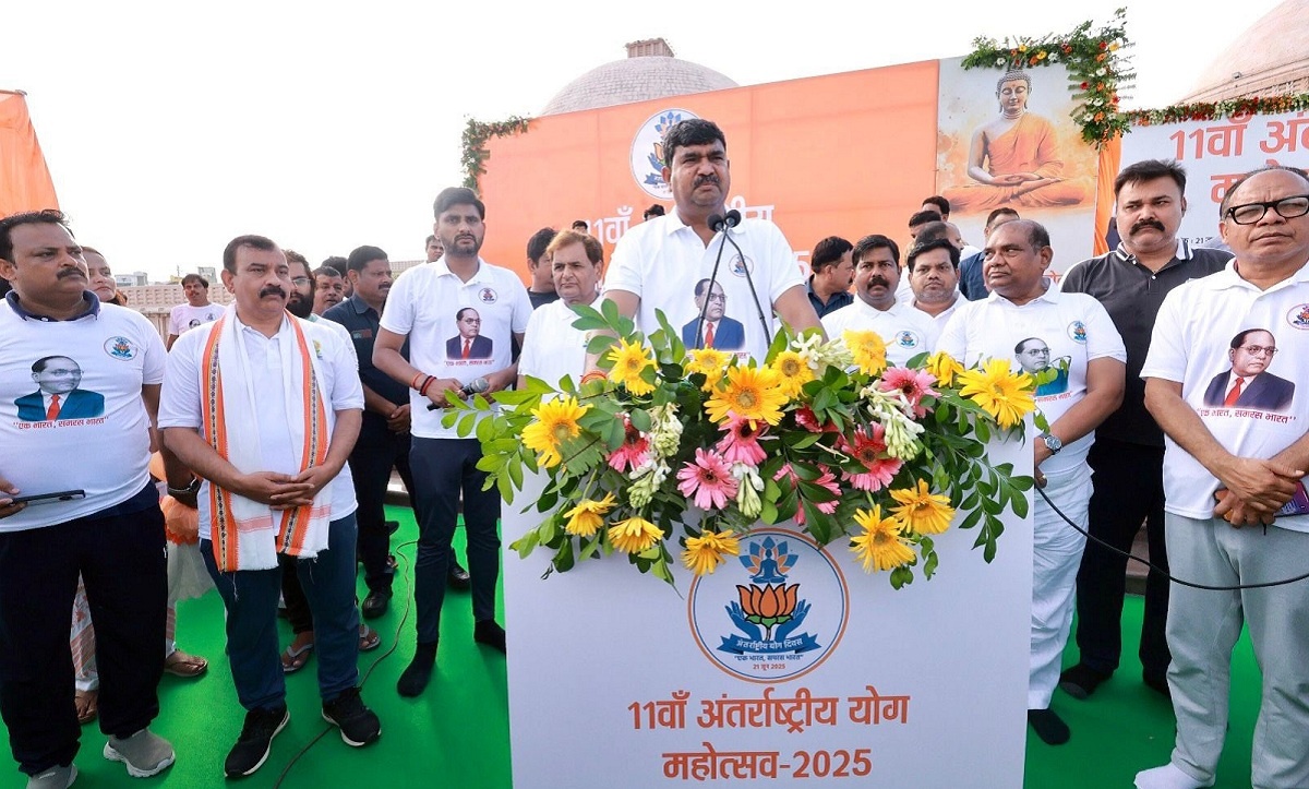 CM Yogi on Yoga Day in Ambedkar park Lucknow