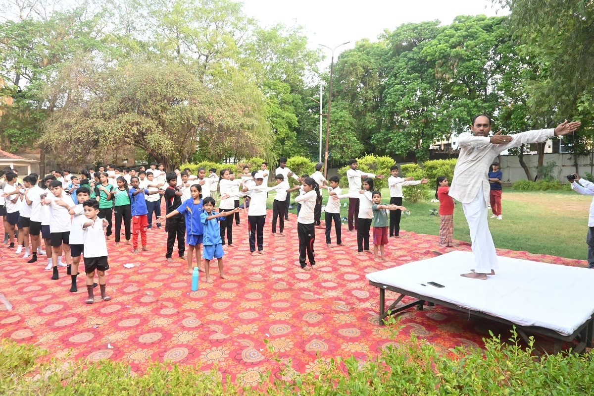 Banda DM J. Reebha flagged off yoga awareness rally
