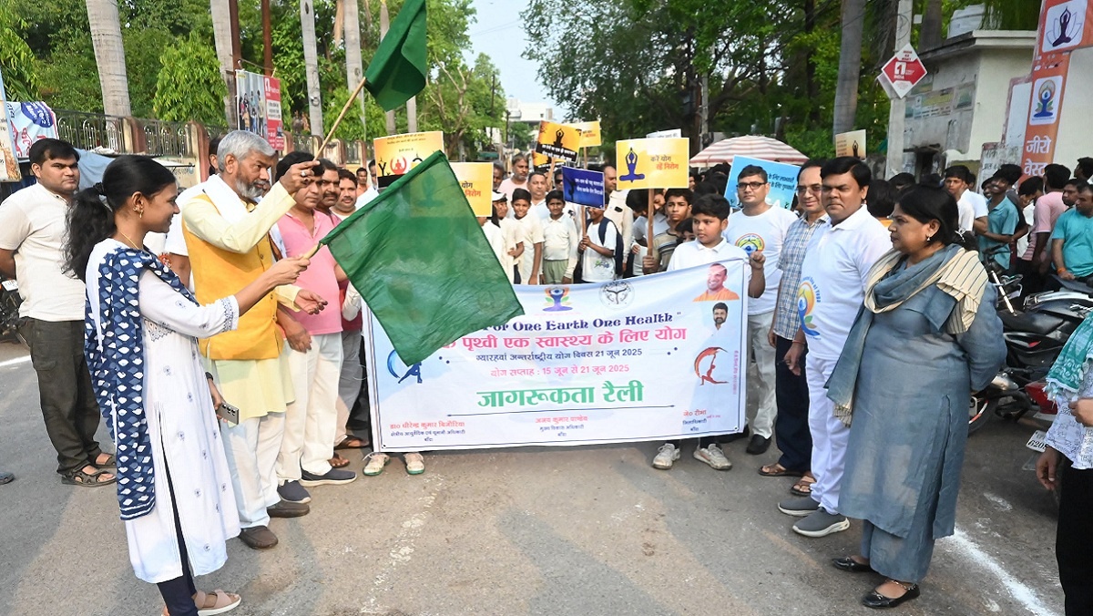 Banda DM J. Reebha flagged off yoga awareness rally