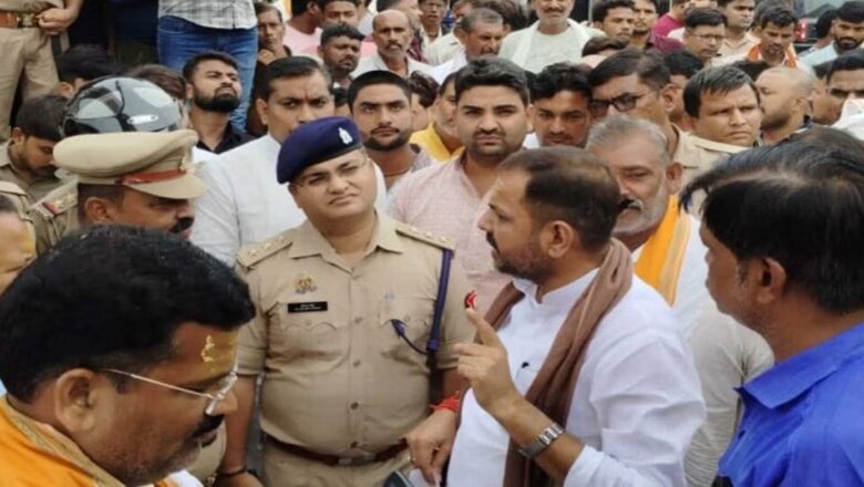 बांदा में बिना नोटिस घर पर चलाया बुल्डोजर, विधायक ने SDM को सुनाई खरी-खरी-जिपं अध्यक्ष पर शह का आरोप