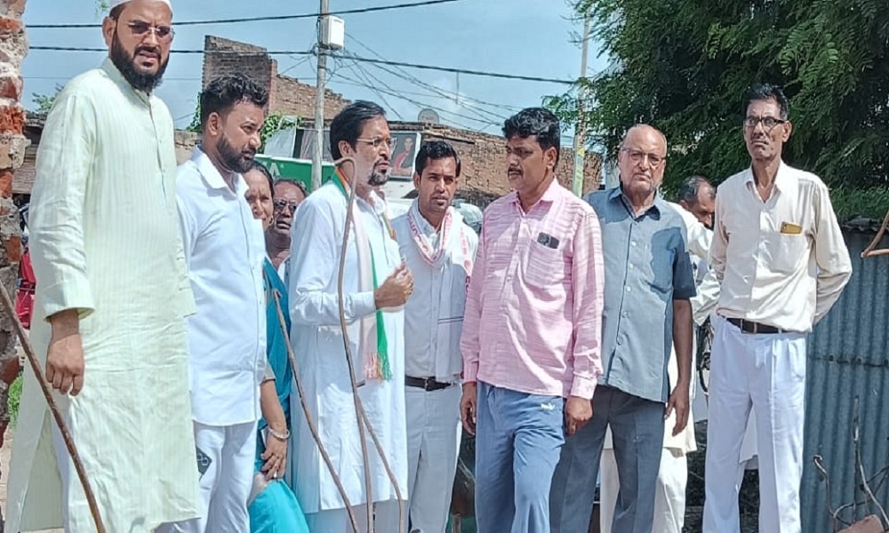 Banda: Congress also got angry on running bulldozer on house without notice