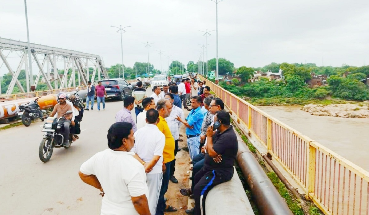 in Banda bus owner missing-scooty found on Ken river bridge-divers searching for it