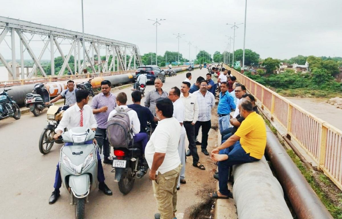 in Banda bus owner missing-scooty found on Ken river bridge-divers searching for it