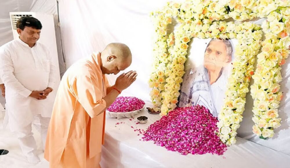 CM Yogi reached Bijnor, paid tribute to late mother of Organization General Secretary Dharampal Singh Saini 