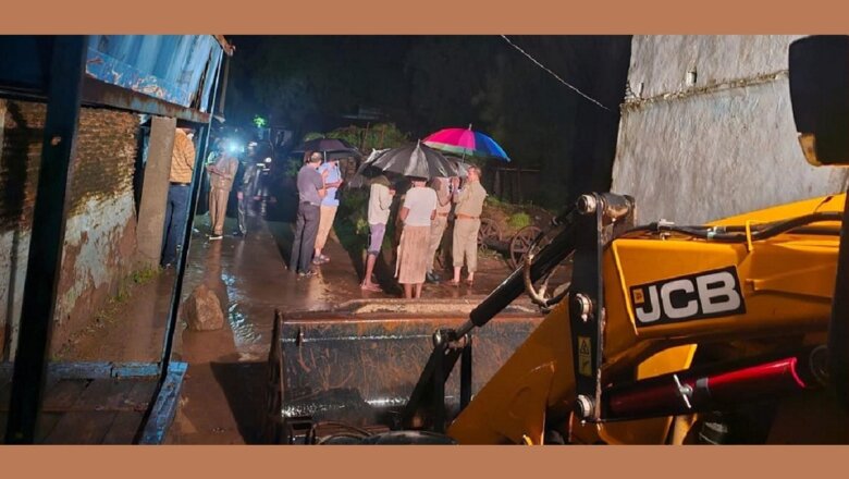 महोबा: बारिश में मकान गिरने से मां-बेटे की मौत, बाप-बेटे घायल, पढ़ें पूरी घटना