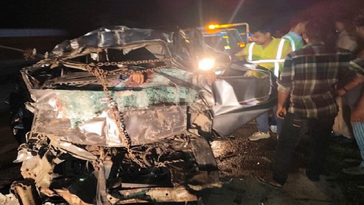 six people including father and two sons died in horrific accident on YamunaExpressway in Mathura