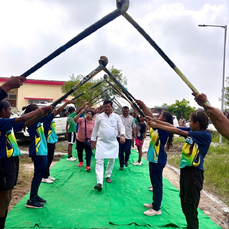 National Sports Day: Minister Ramkesh Nishad honored players