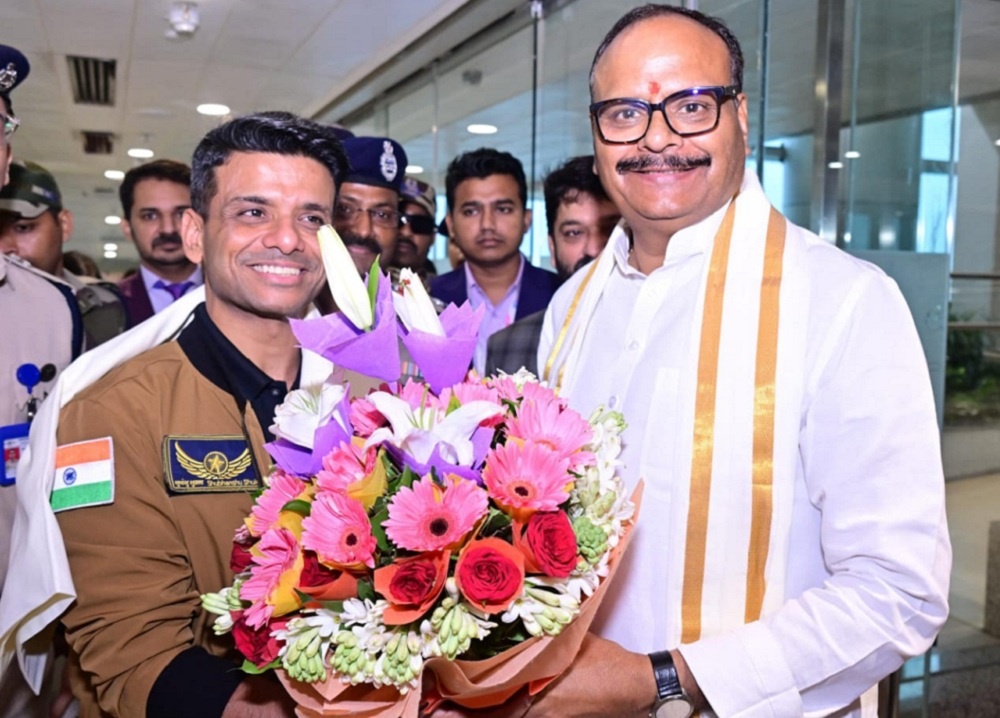 Shubhanshu Shukla reached Lucknow-welcomed from airport to whole country 