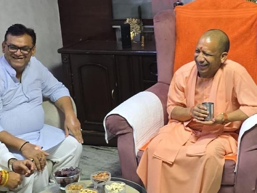 CMYogi Adityanath reached house of Minister of State Dinesh Khatik in Meerut 