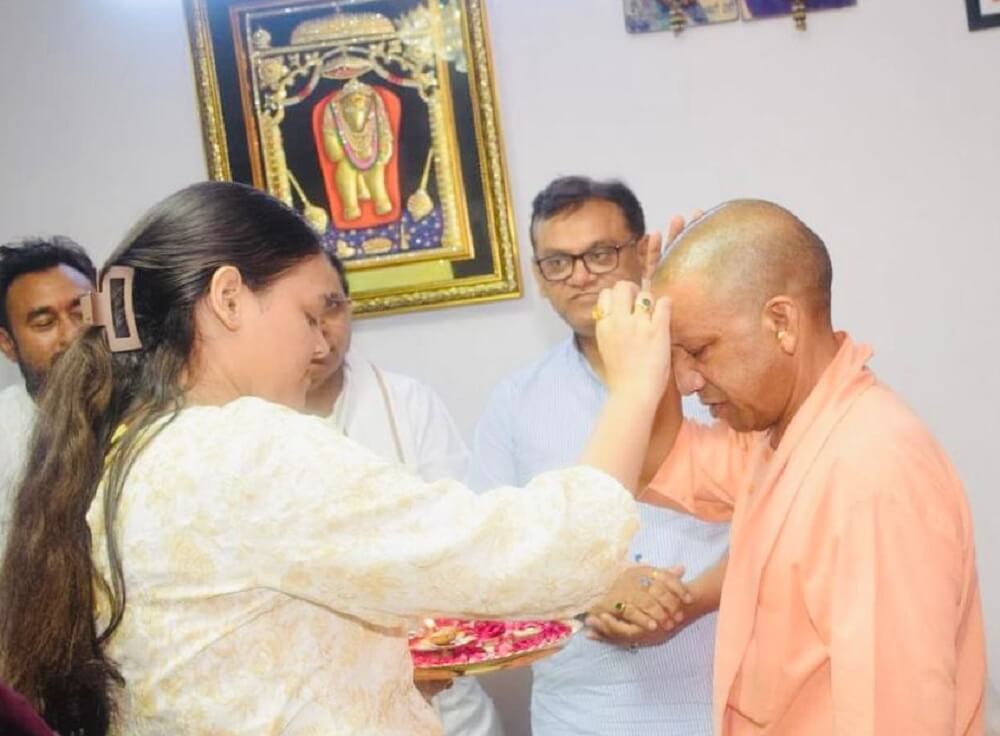 CMYogi Adityanath reached house of Minister of State Dinesh Khatik in Meerut 