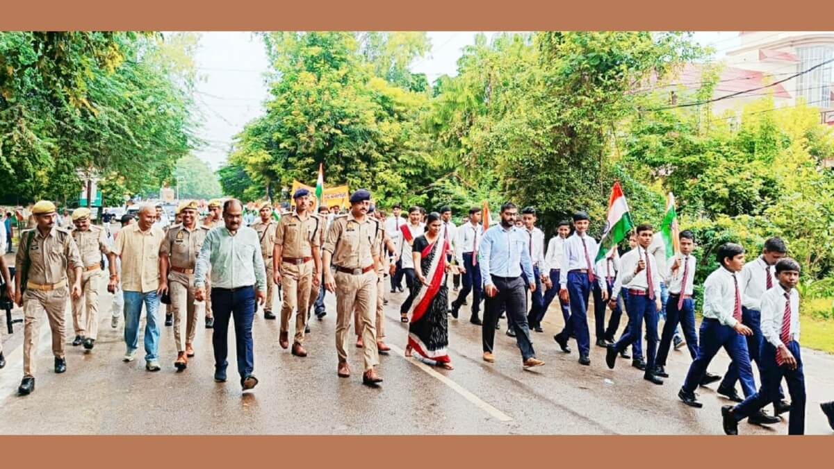 Huge Tiranga Yatra in Banda-Officials led