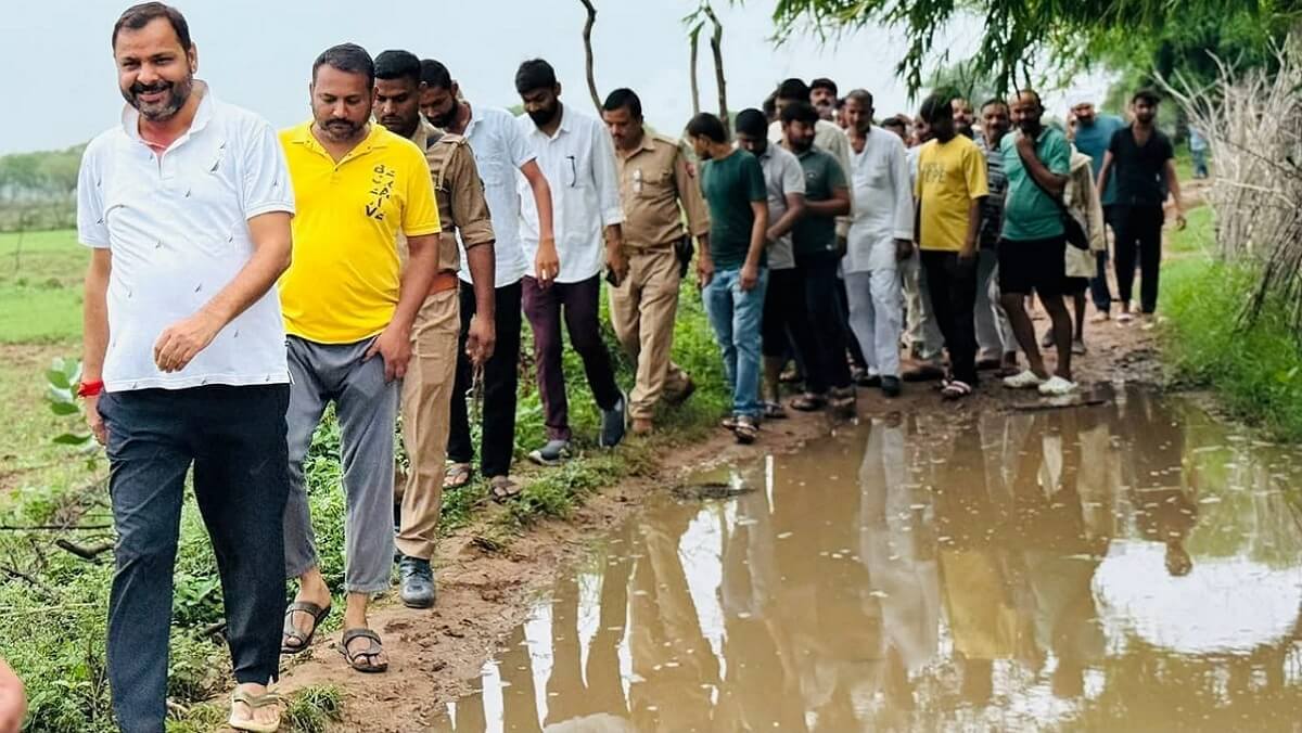 Village by village and road by road: Banda MLA visited many villages