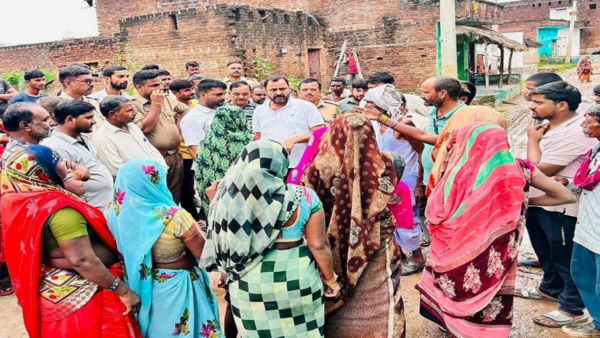 Banda MLA visited many villages