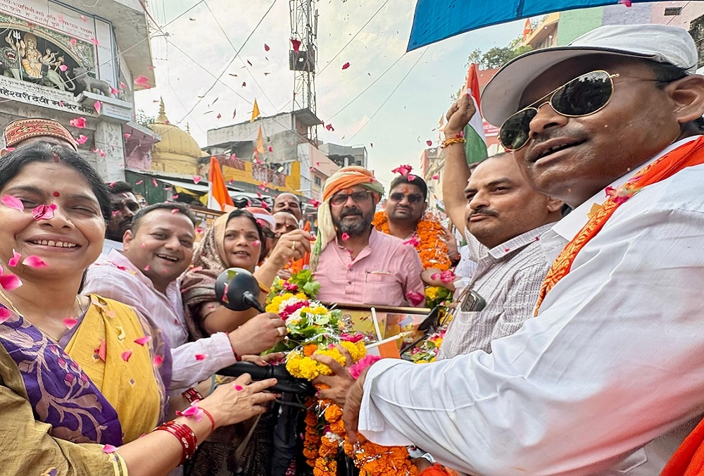 Amazing huge tricolor yatra in Banda thousands of workers gathered under leadership of Sadar MLA