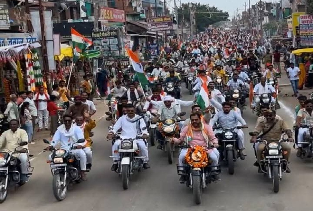 Amazing huge tricolor yatra in Banda thousands of workers gathered under leadership of Sadar MLA