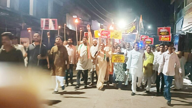 बांदा में कांग्रेसियों ने SIR के खिलाफ निकाला मशाल जुलूस-जमकर की नारेबाजी