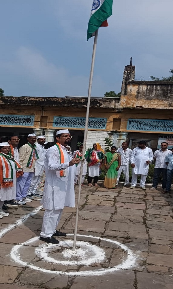 Independence Day 2025: Congress District President hoisted flag in Banda